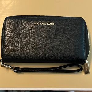 Large Michael Kors jet set Wristlet / Clutch